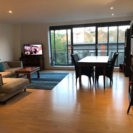 Spacious, Bright And Modern Flat In Holloway ลอนดอน ภายนอก รูปภาพ
