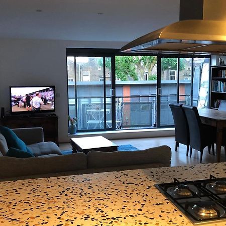 Spacious, Bright And Modern Flat In Holloway ลอนดอน ภายนอก รูปภาพ