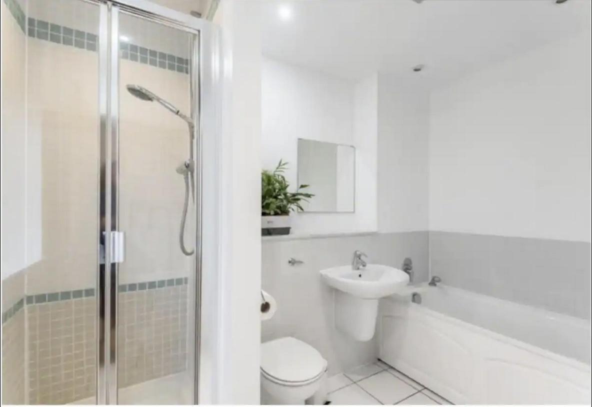 Spacious, Bright And Modern Flat In Holloway ลอนดอน ภายนอก รูปภาพ