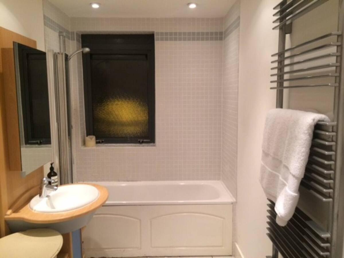 Spacious, Bright And Modern Flat In Holloway ลอนดอน ภายนอก รูปภาพ
